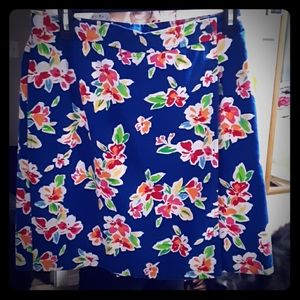 Blue floral short skirt shorts.